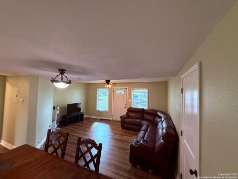1310 South 4th Floresville TX 78114