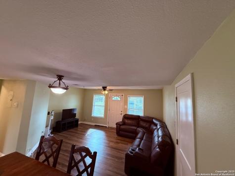 1310 South 4th Floresville TX 78114