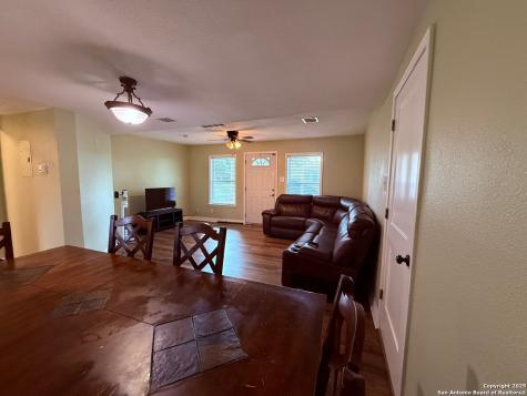 1310 South 4th Floresville TX 78114