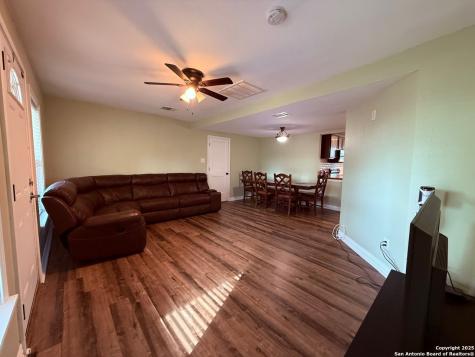 1310 South 4th Floresville TX 78114