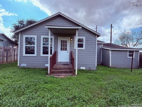 1310 South 4th Floresville TX 78114