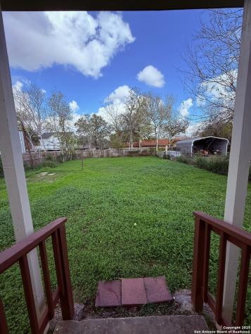 1310 South 4th Floresville TX 78114