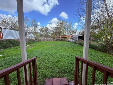 1310 South 4th Floresville TX 78114