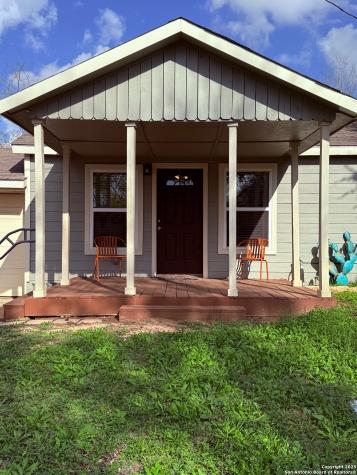 1310 South 4th Floresville TX 78114