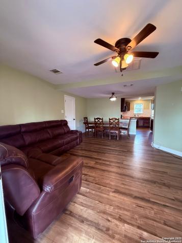 1310 South 4th Floresville TX 78114