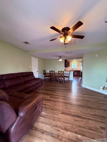 1310 South 4th Floresville TX 78114