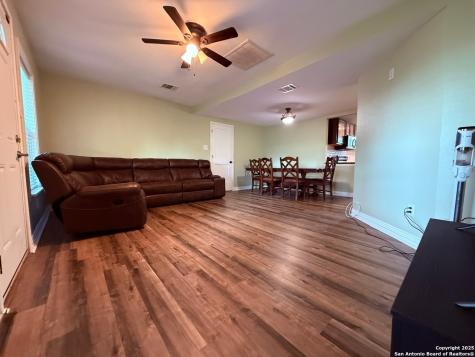 1310 South 4th Floresville TX 78114