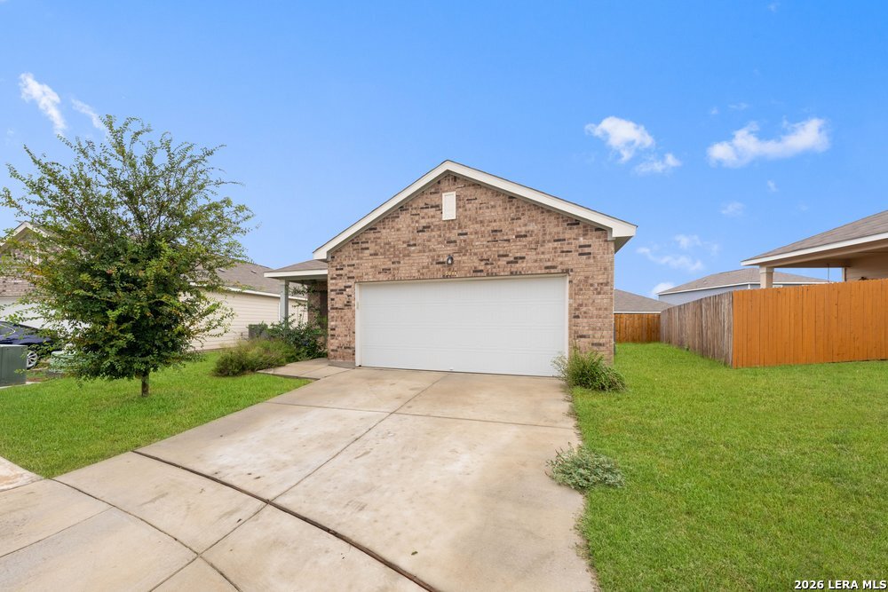 5811 Rue Picasso Converse TX 78109