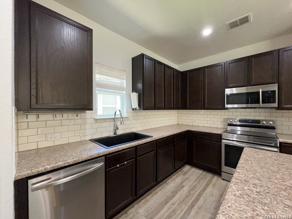 2431 Rainbow Basin Converse TX 78109