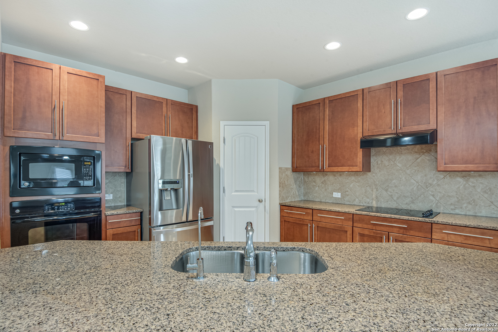 562 White Canyon San Antonio TX 78260