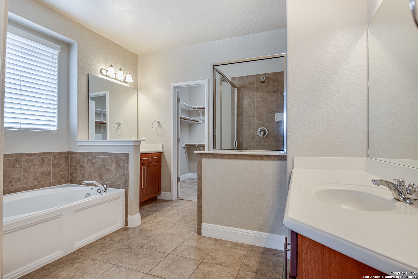 562 White Canyon San Antonio TX 78260