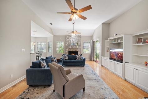 109 Trailcrest Hollywood Park TX 78232