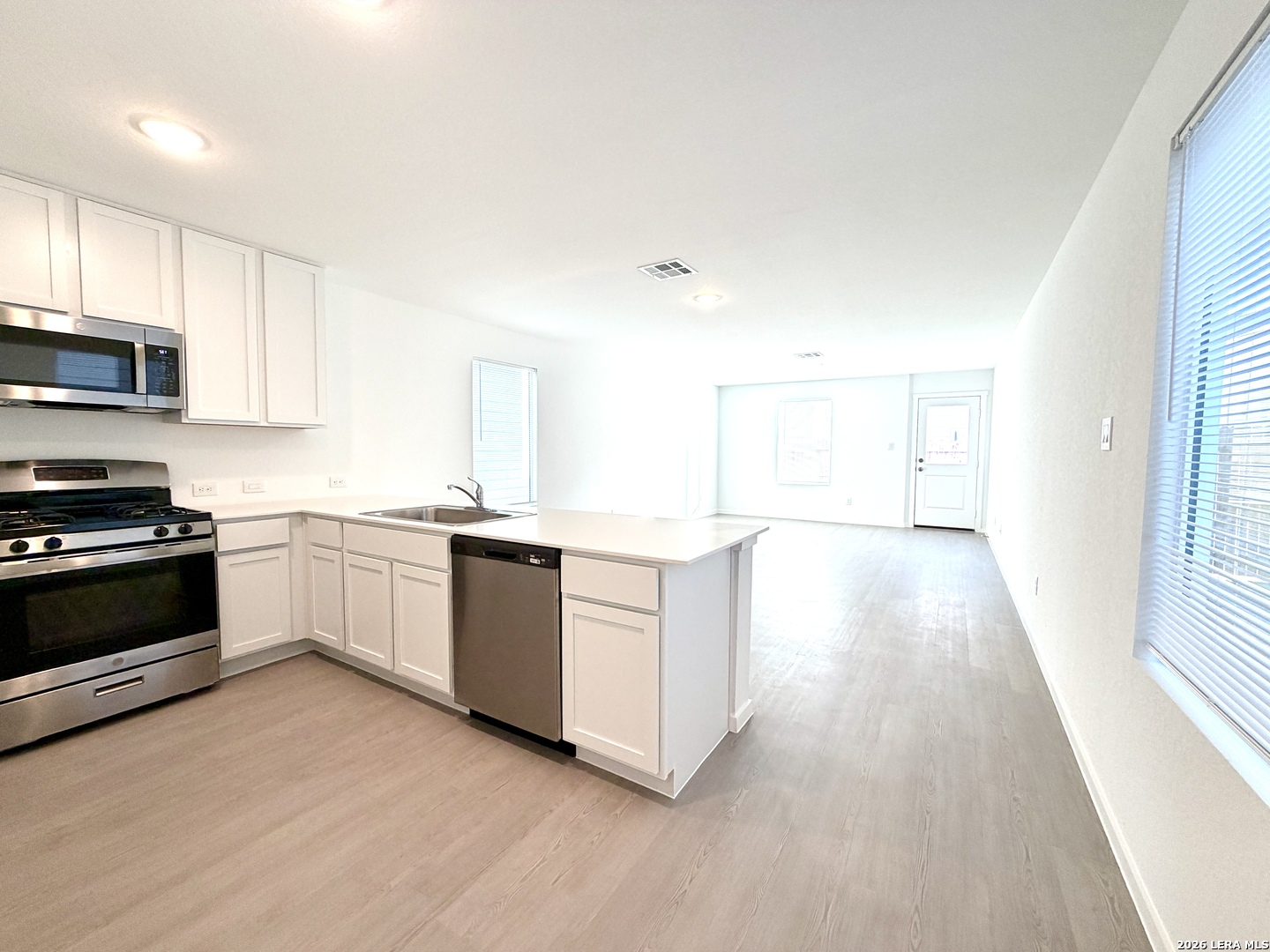 6824 Marble Ridge Elmendorf TX 78112