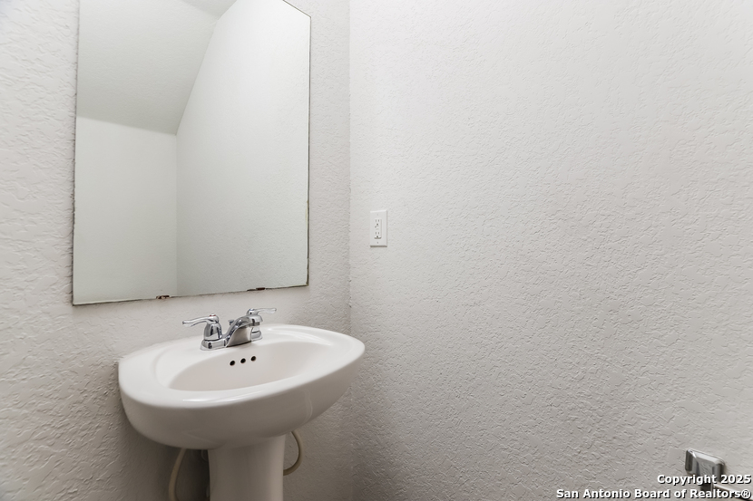 2226 Fishing Trail San Antonio TX 78224