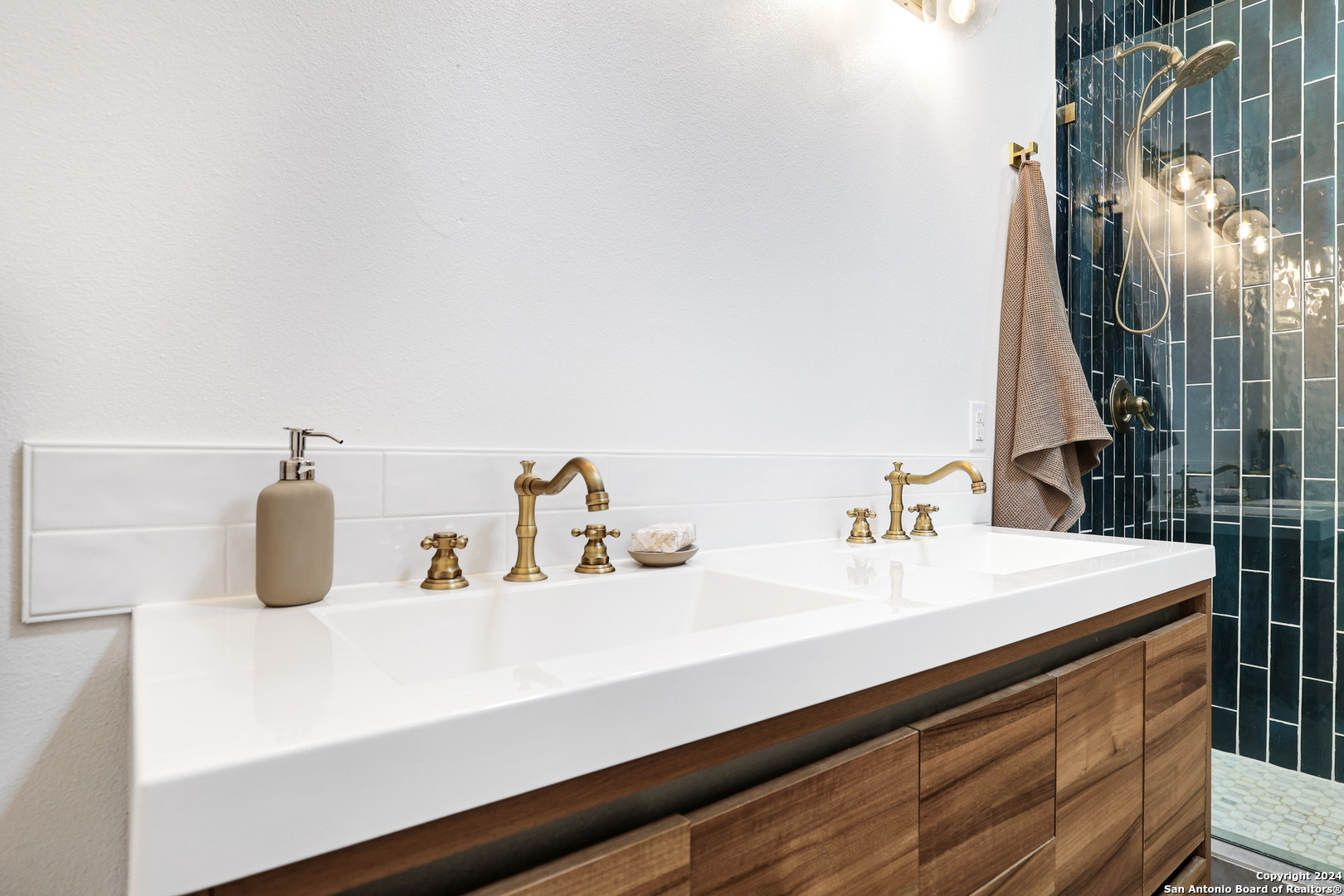 1613 N Olive Street San Antonio TX 78208