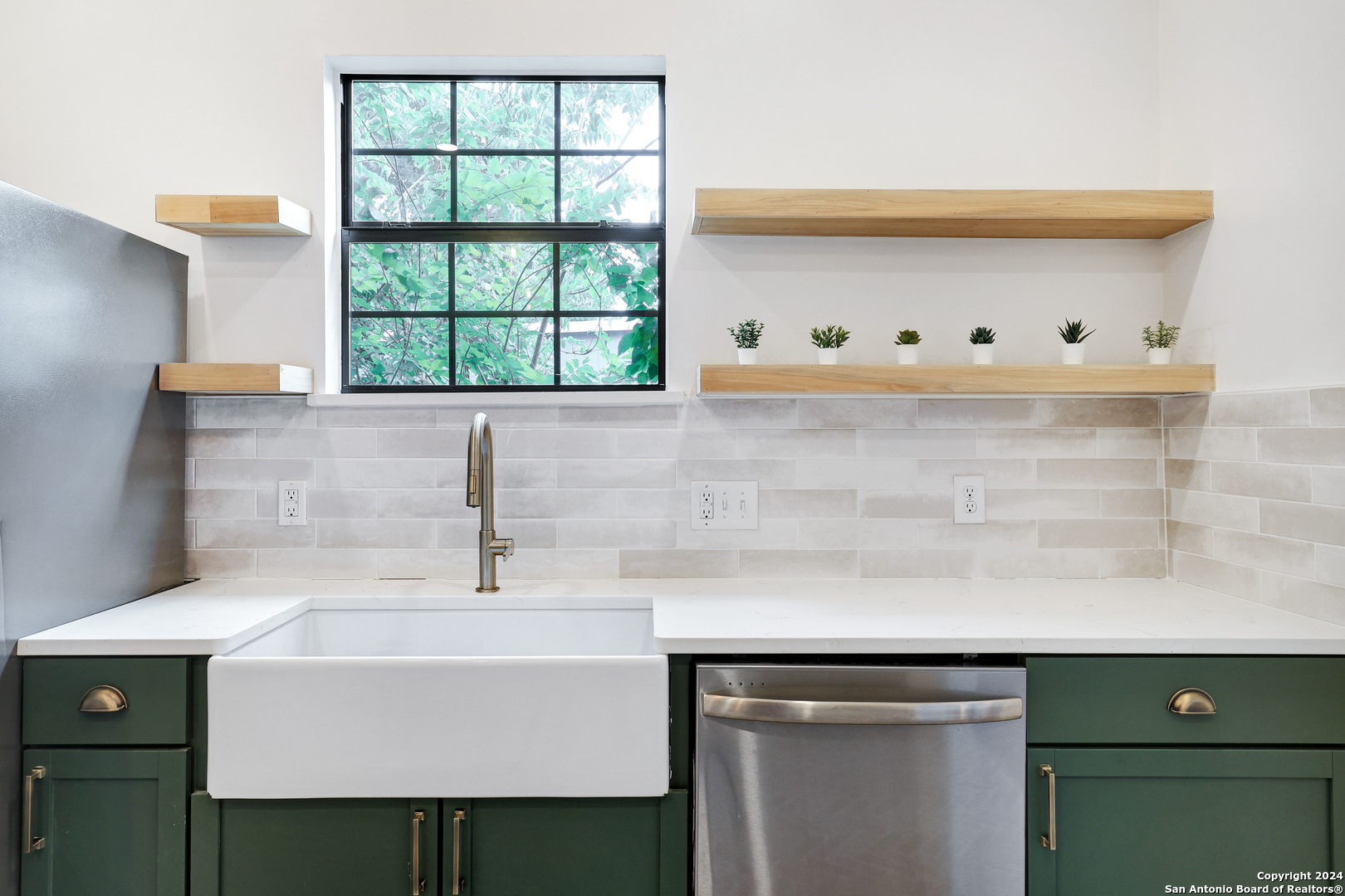 1613 N Olive Street San Antonio TX 78208