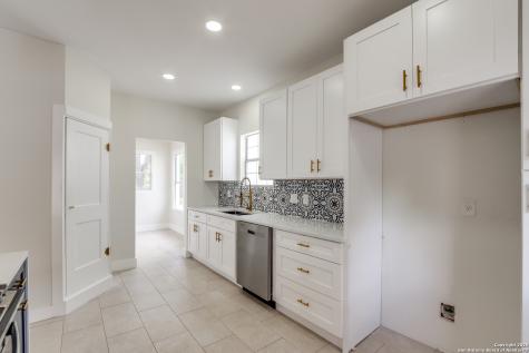 2007 W Mistletoe Avenue San Antonio TX 78201