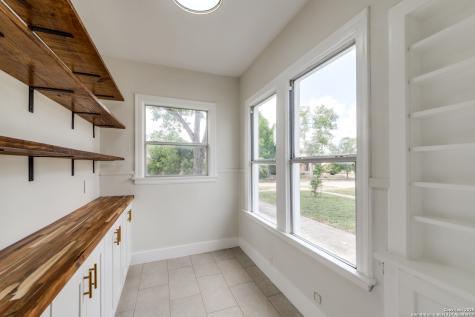 2007 W Mistletoe Avenue San Antonio TX 78201