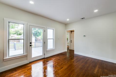 2007 W Mistletoe Avenue San Antonio TX 78201
