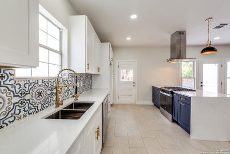 2007 W Mistletoe Avenue San Antonio TX 78201