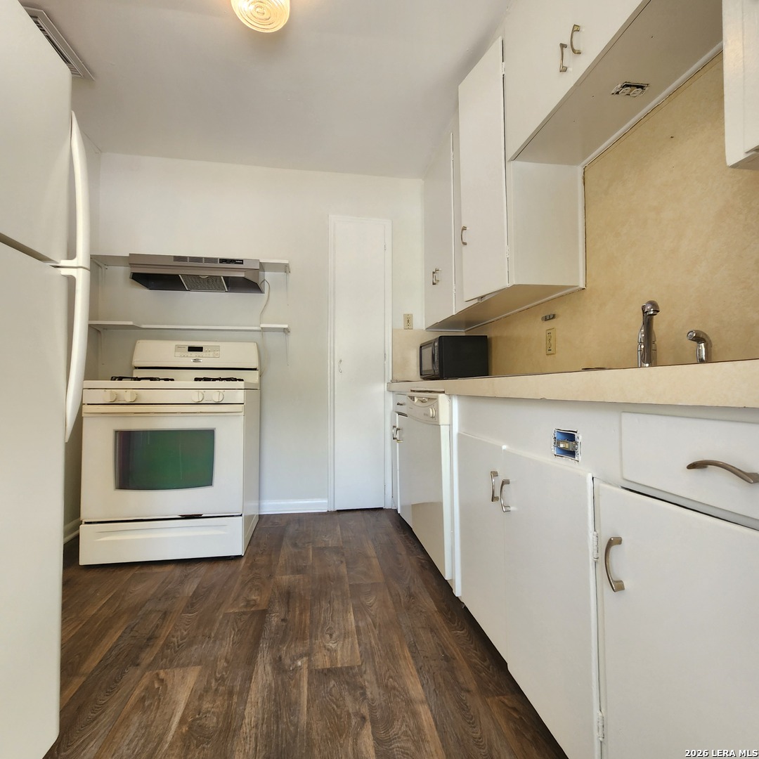 911 W Mistletoe Avenue San Antonio TX 78201