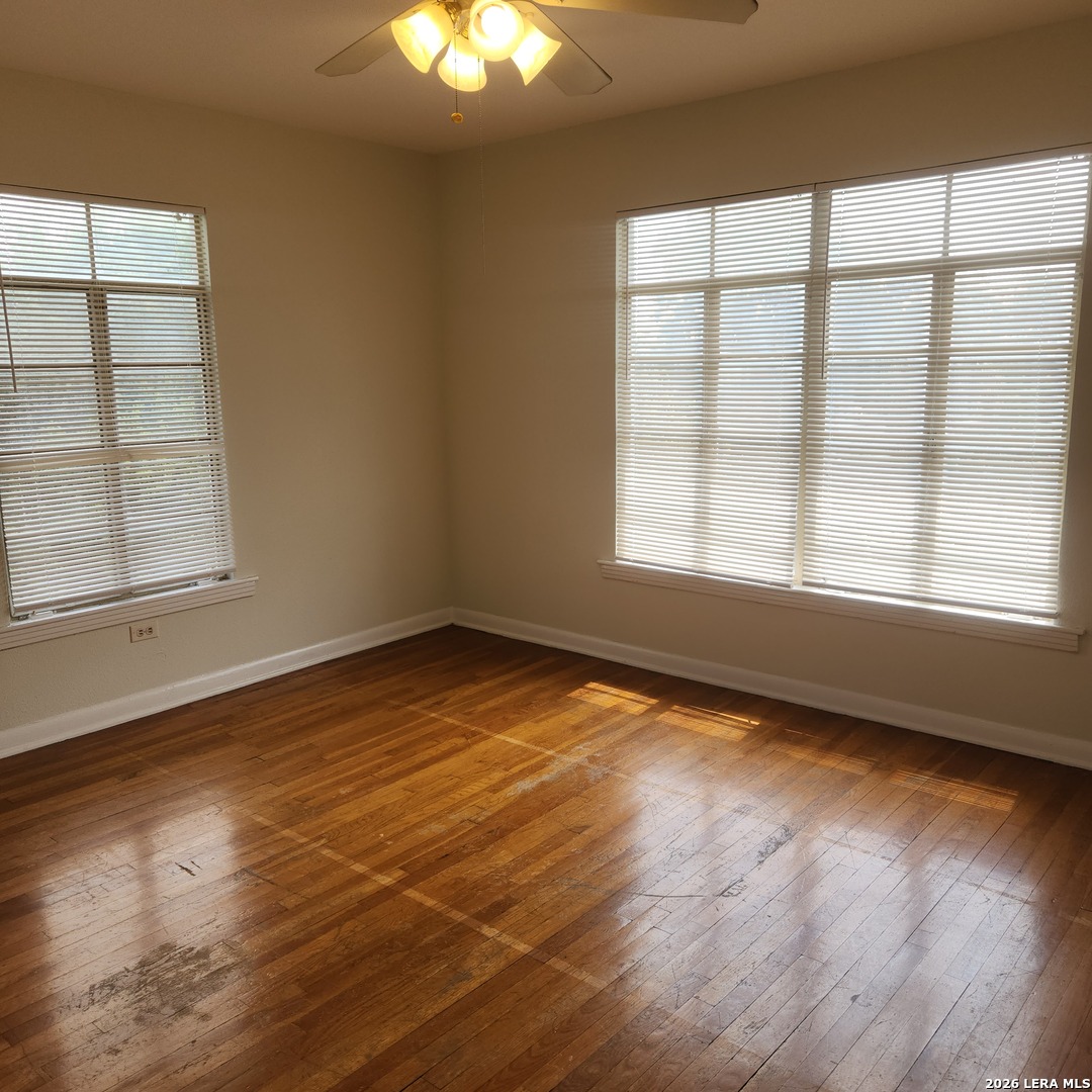 911 W Mistletoe Avenue San Antonio TX 78201