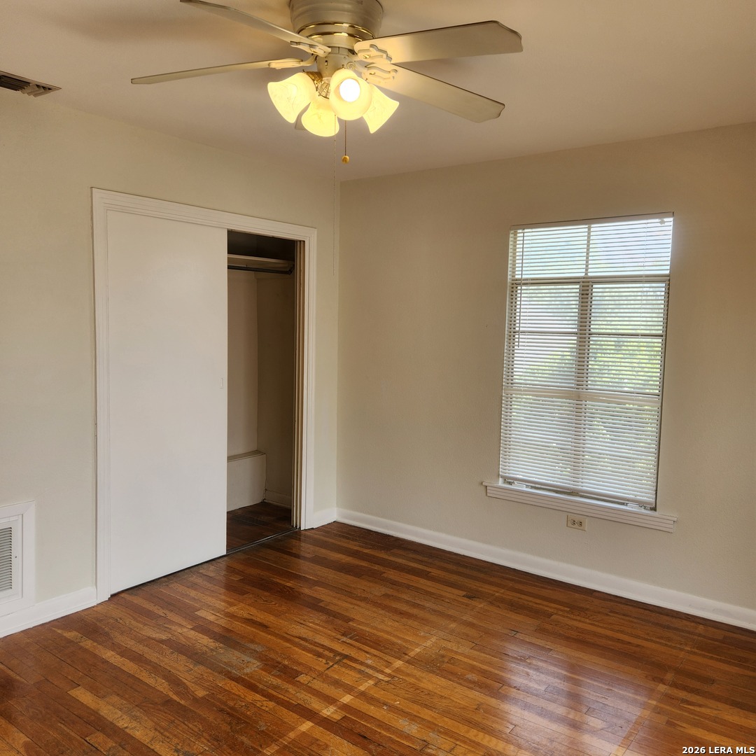 911 W Mistletoe Avenue San Antonio TX 78201