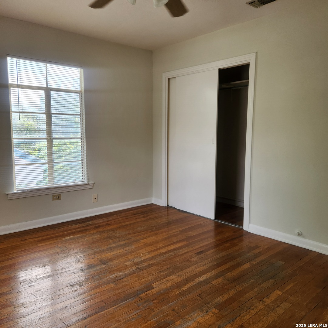 911 W Mistletoe Avenue San Antonio TX 78201