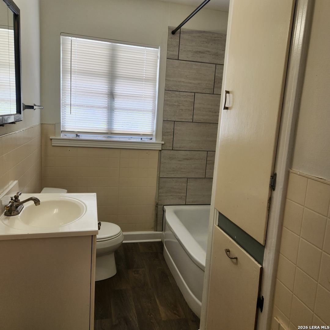 911 W Mistletoe Avenue San Antonio TX 78201