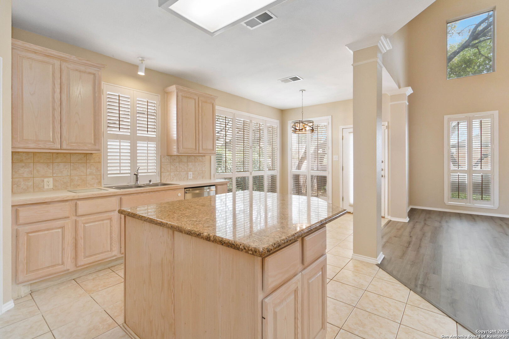 18611 Surreywood San Antonio TX 78258