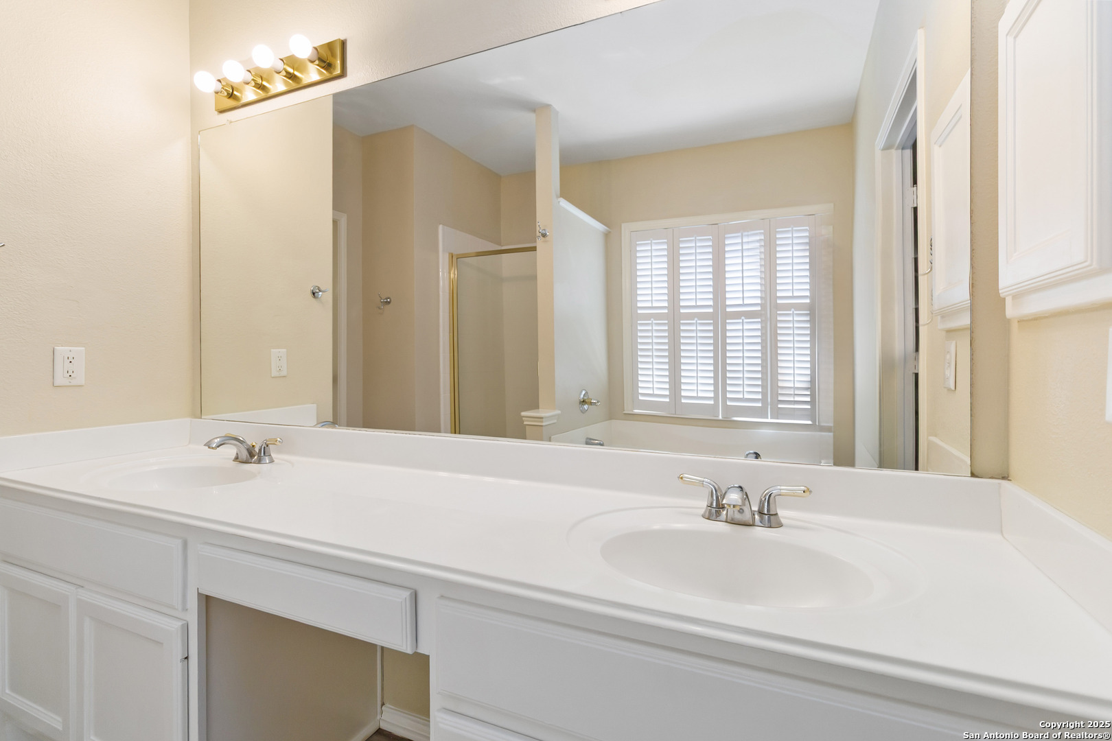 18611 Surreywood San Antonio TX 78258