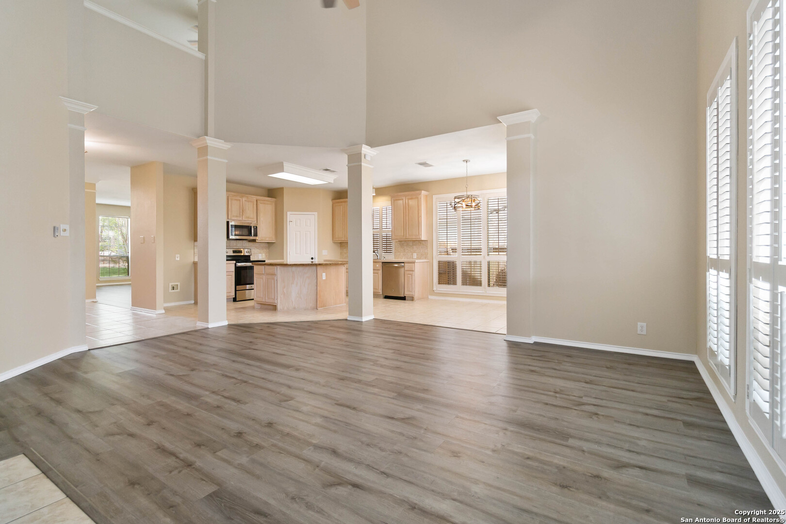 18611 Surreywood San Antonio TX 78258