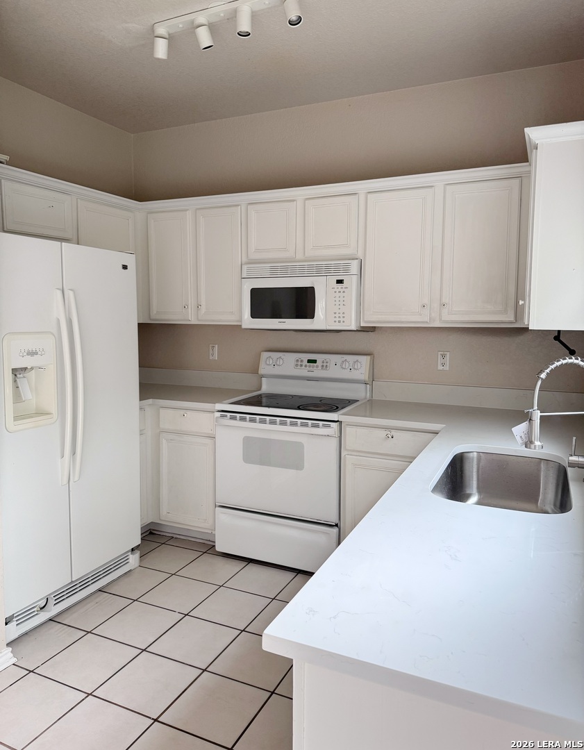 16 Pembroke Court San Antonio TX 78240