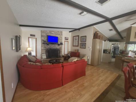 108 Oak Crest Canyon Lake TX 78133