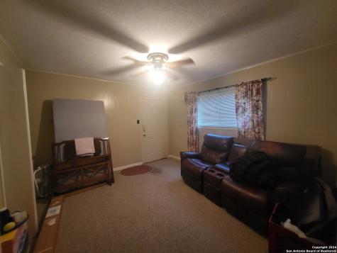 108 Oak Crest Canyon Lake TX 78133