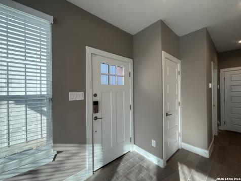 1511 E Sandalwood San Antonio TX 78209