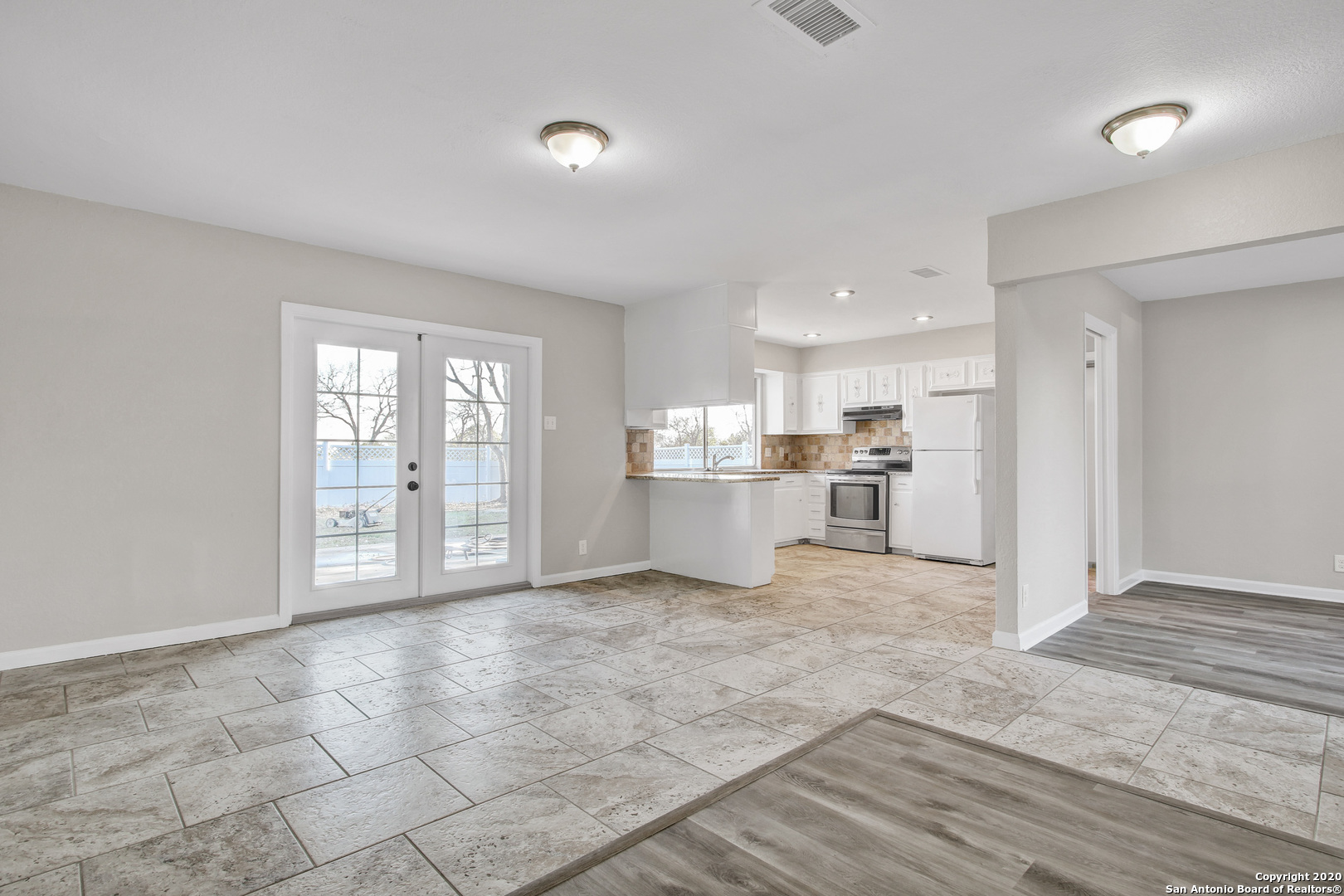 4242 Bayliss Street San Antonio TX 78233