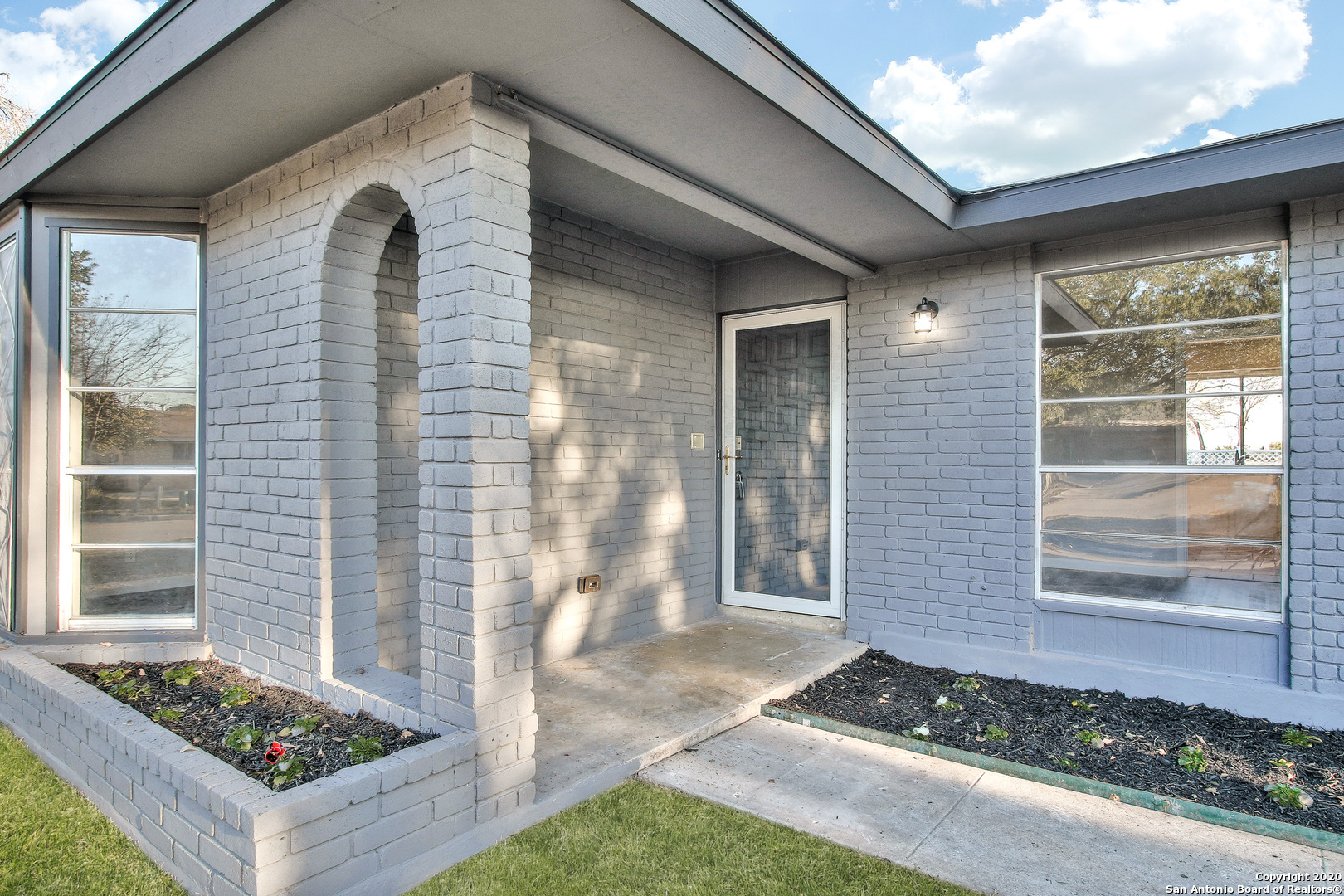4242 Bayliss Street San Antonio TX 78233