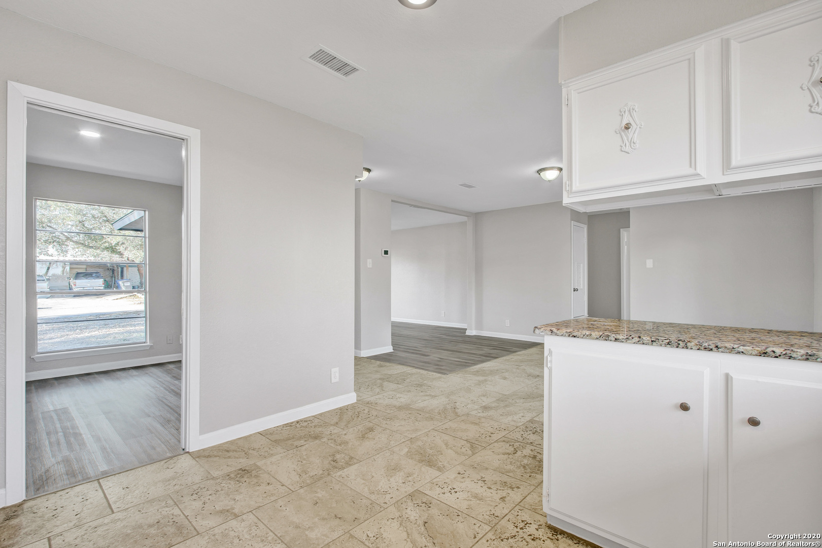 4242 Bayliss Street San Antonio TX 78233