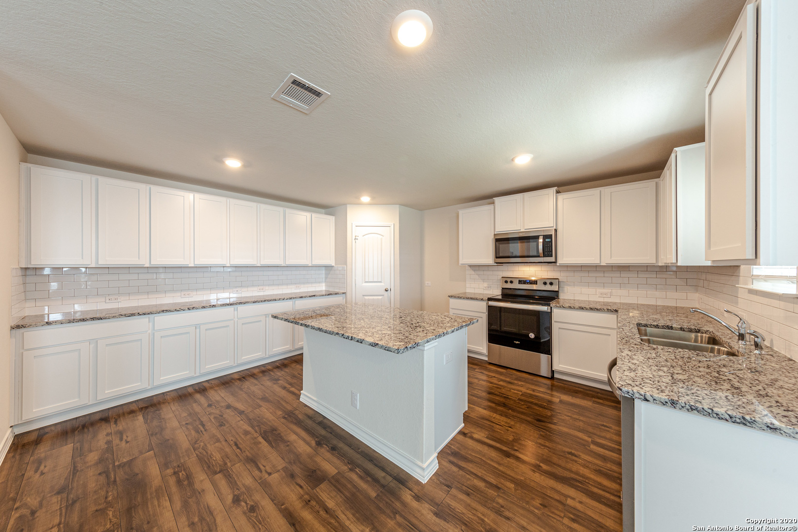 142 Loggy Bayou Cibolo TX 78108