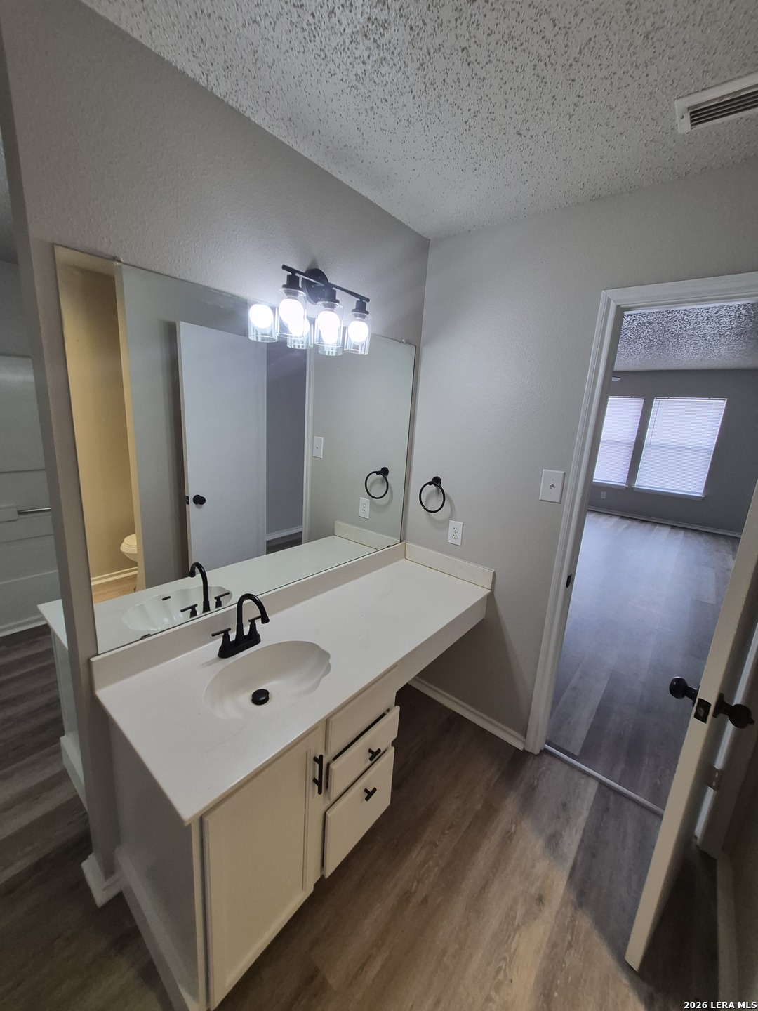 8043 Chestnut Manor Drive Converse TX 78109