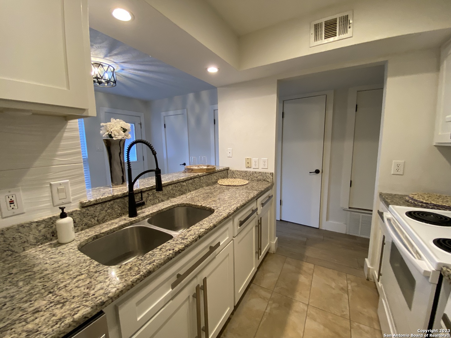 2811 Woodbury Street San Antonio TX 78217