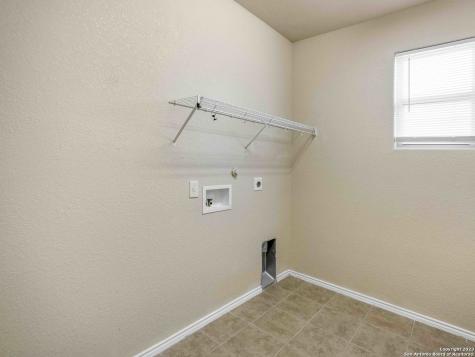8611 Lantana Springs Converse TX 78109