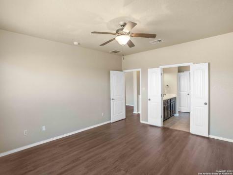 8611 Lantana Springs Converse TX 78109