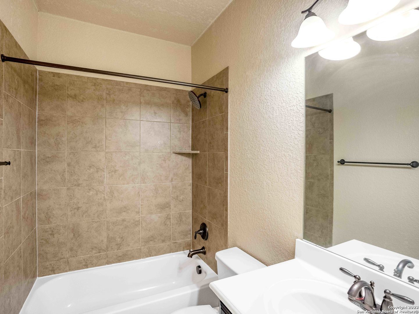 8611 Lantana Springs Converse TX 78109