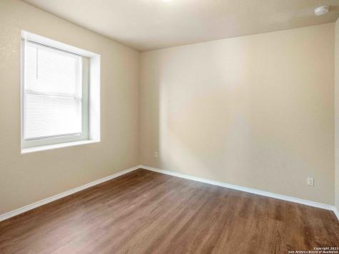 8611 Lantana Springs Converse TX 78109