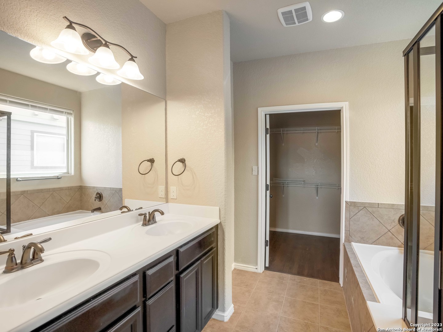 8611 Lantana Springs Converse TX 78109