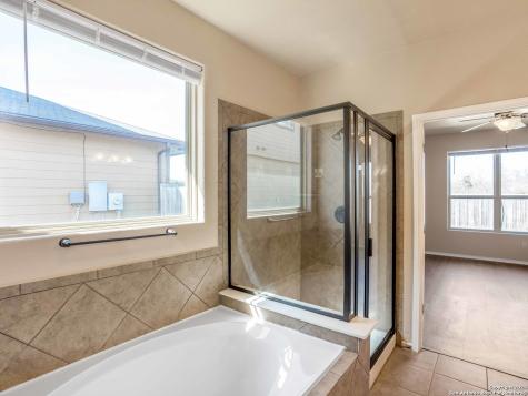 8611 Lantana Springs Converse TX 78109