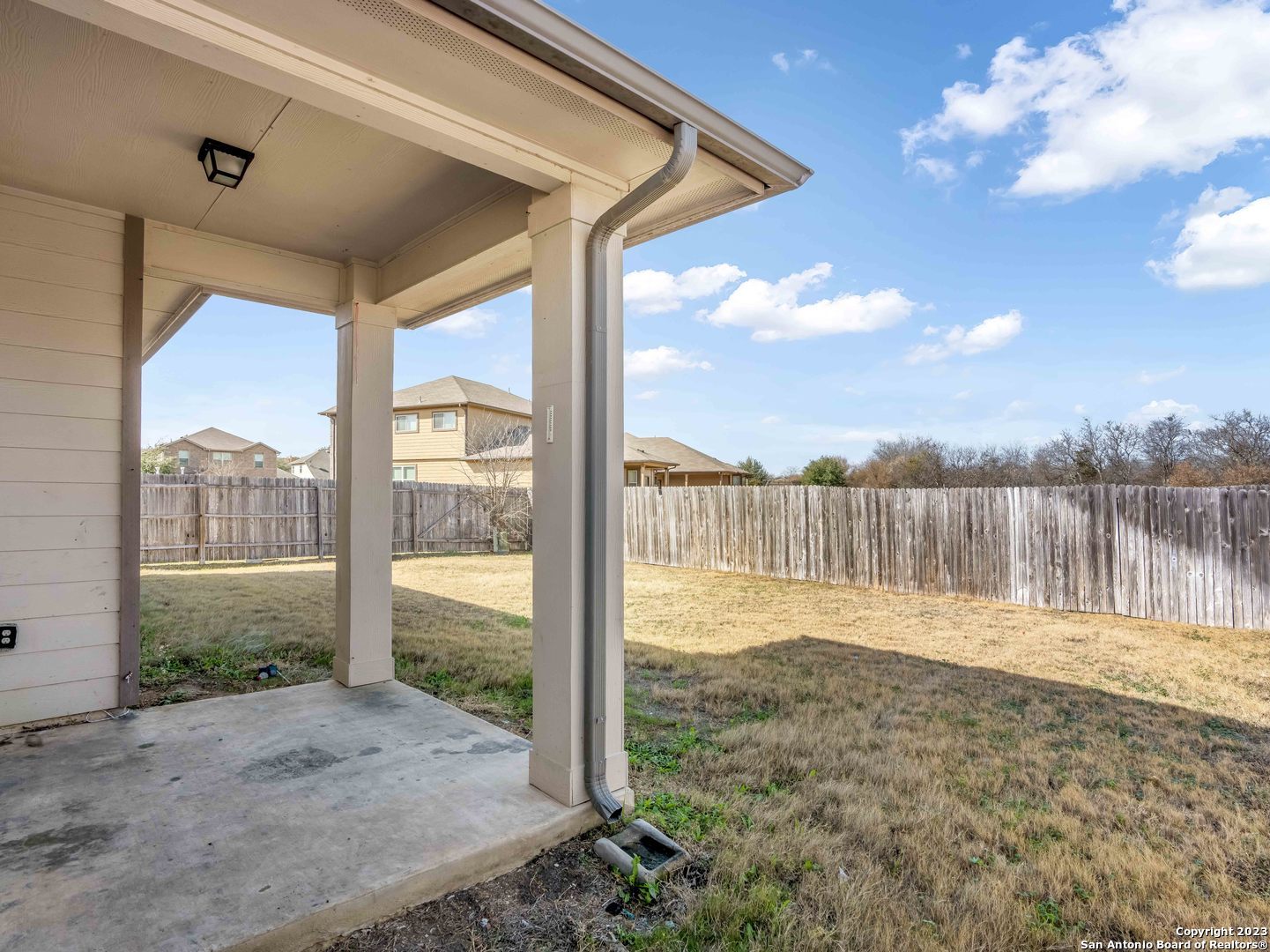 8611 Lantana Springs Converse TX 78109