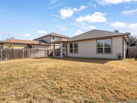 8611 Lantana Springs Converse TX 78109